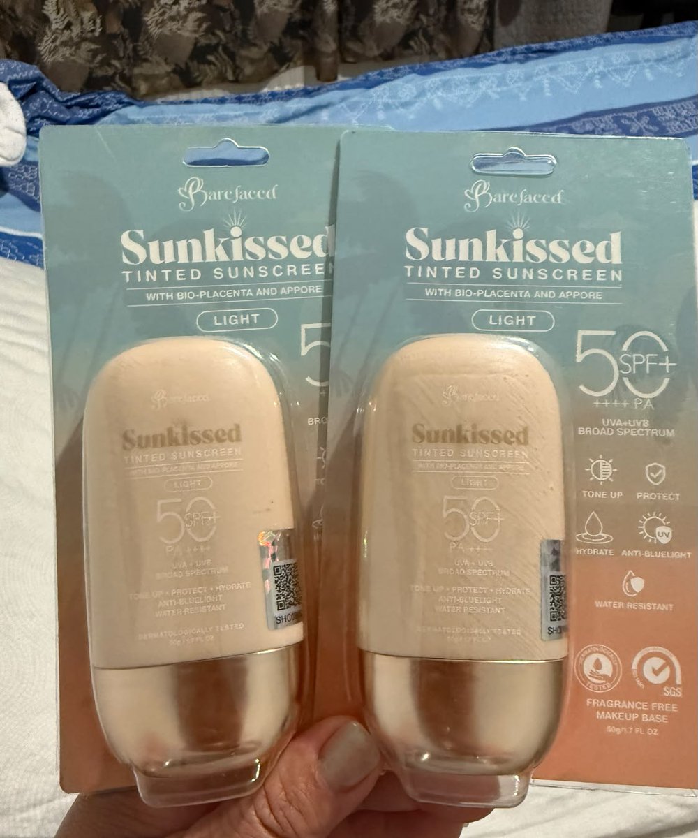 22Maku's tweet photo. Sun protection na may natural glow finish! ☀️🍑✨
ON SALE: 8. 50euro each
Try Barefaced Sunkissed Tinted Sunscreen SPF50+ PA++++ — hybrid tinted sunscreen na tumutulong mag-protect sa UVA/UVB rays habang nagbibigay ng even-looking, fresh, and https://t.co/FNHNj0xF9P