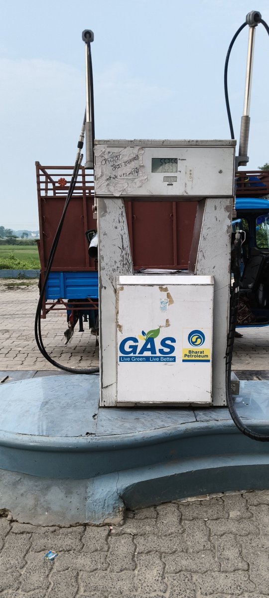 Sandeepcwp's tweet photo. @BPCLimited @MoPNG_eSeva @BPCLLPG why BPCL owned pump at chakia at tollgate not accepting upi. @NPCI_BHIM @RBI https://t.co/C7D6I3WpaZ