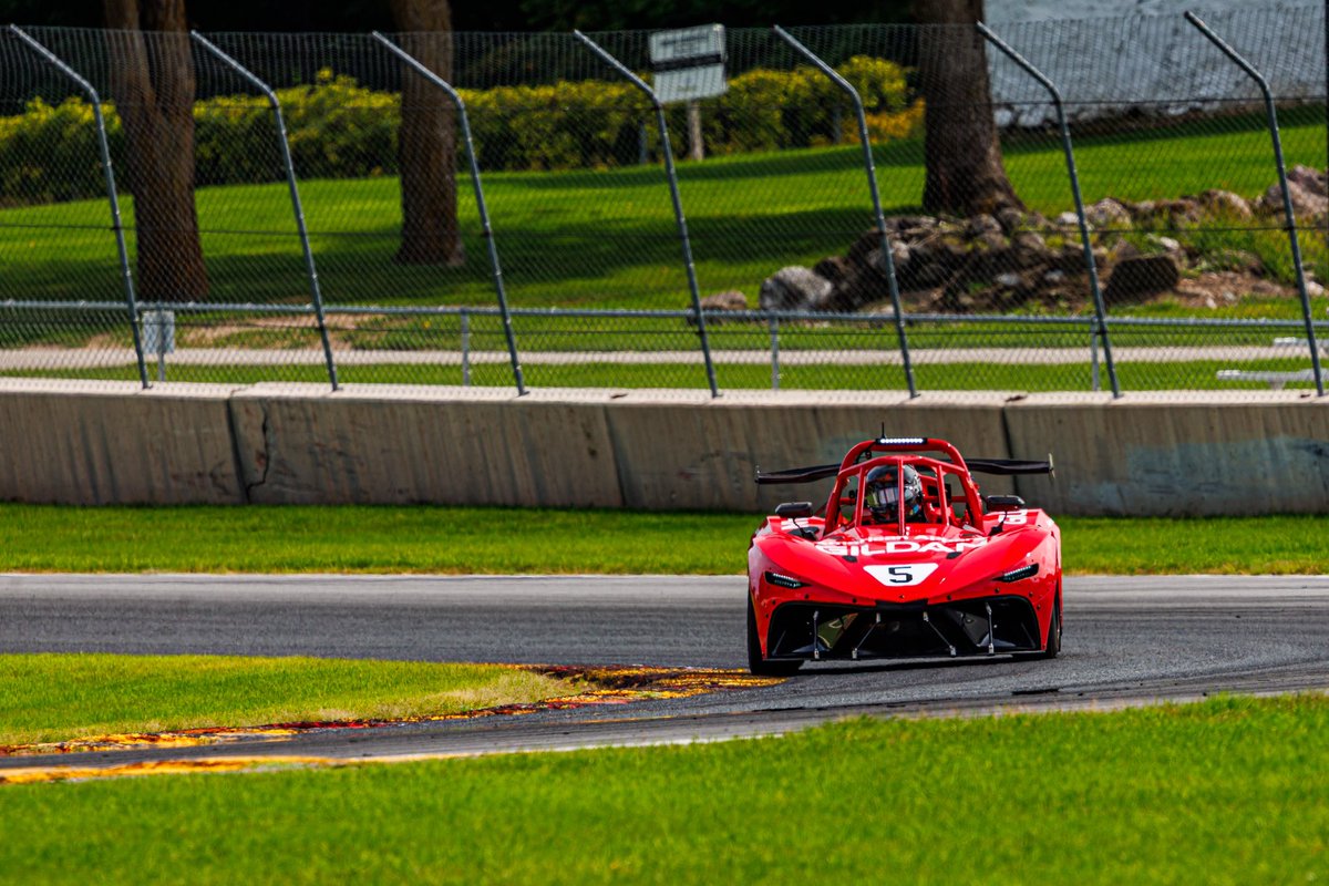 BealeRacingcom's tweet photo. Great day at @roadamerica Four Mile Driver’s Club track day. Full day testing for SVRA @COTA race in November. https://t.co/Sqo5L0KhdG