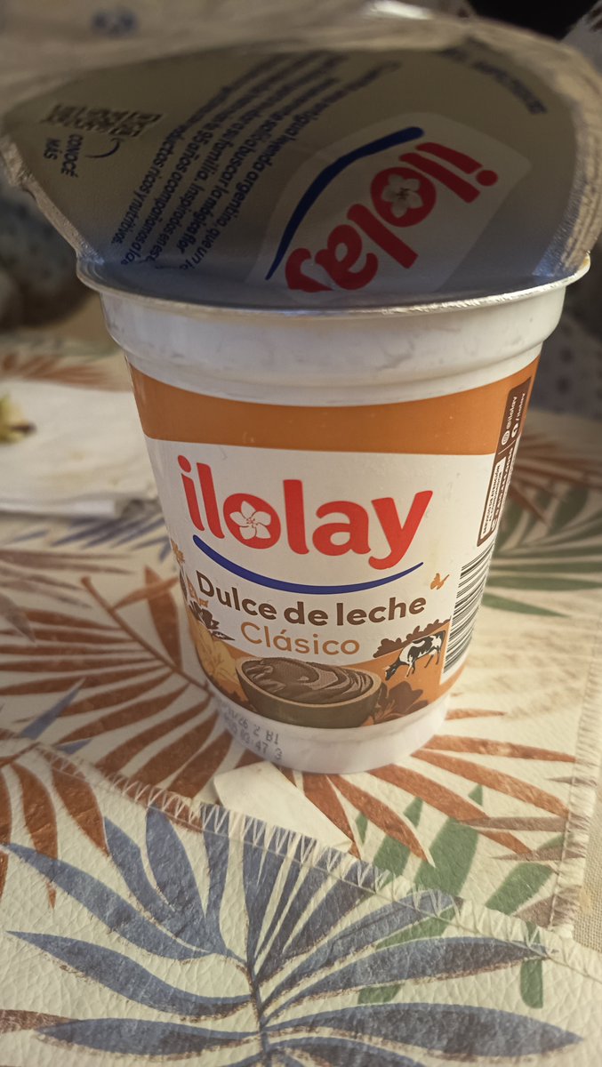 AlexiW0lf's tweet photo. Argentinian dulce de leche is the BEST omg https://t.co/MspHnQjGBX