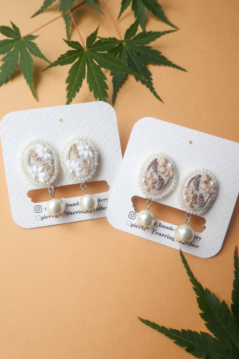 miyako_atelier's tweet photo. アトリエみやこです！
手刺繍で小さな耳飾りにお花をギュッと詰め込んでいます
布と糸による手仕事の温かみ&amp;大人っぽく使える色みが特徴です☺️

ෆ販売中
北千住駅:素今歩   北千住マルイ店 B1の棚
minne・creema(不定期)

みんなでシェア企画展✨
thanks @Lupopo_cafe https://t.co/ct9deQicfS