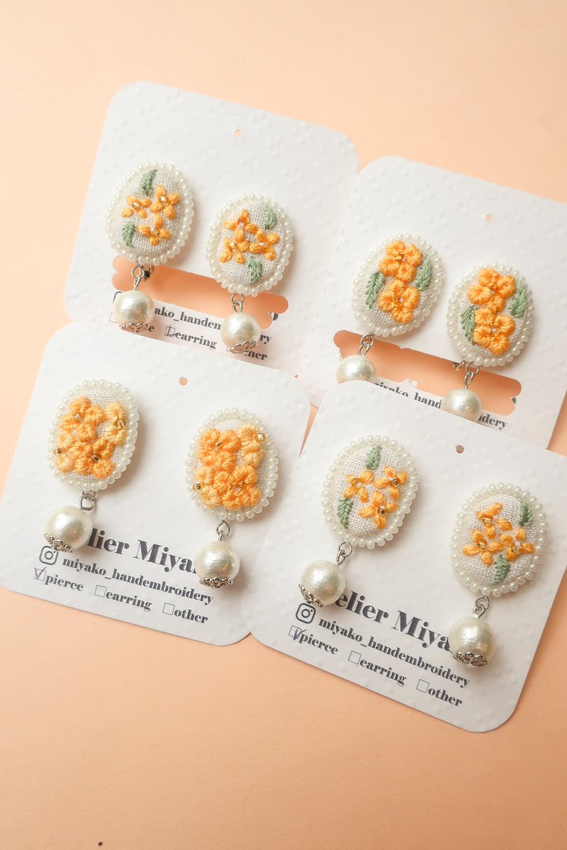 miyako_atelier's tweet photo. アトリエみやこです！
手刺繍で小さな耳飾りにお花をギュッと詰め込んでいます
布と糸による手仕事の温かみ&amp;大人っぽく使える色みが特徴です☺️

ෆ販売中
北千住駅:素今歩   北千住マルイ店 B1の棚
minne・creema(不定期)

みんなでシェア企画展✨
thanks @Lupopo_cafe https://t.co/ct9deQicfS