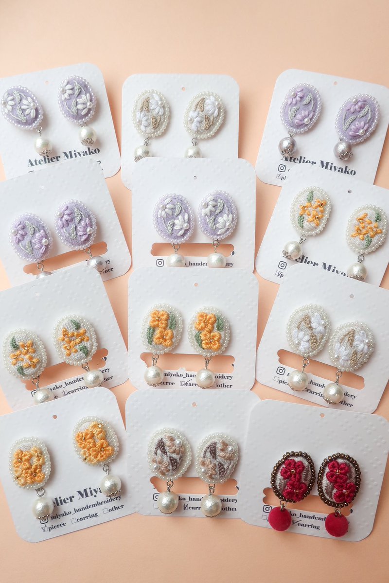 miyako_atelier's tweet photo. アトリエみやこです！
手刺繍で小さな耳飾りにお花をギュッと詰め込んでいます
布と糸による手仕事の温かみ&amp;大人っぽく使える色みが特徴です☺️

ෆ販売中
北千住駅:素今歩   北千住マルイ店 B1の棚
minne・creema(不定期)

みんなでシェア企画展✨
thanks @Lupopo_cafe https://t.co/ct9deQicfS