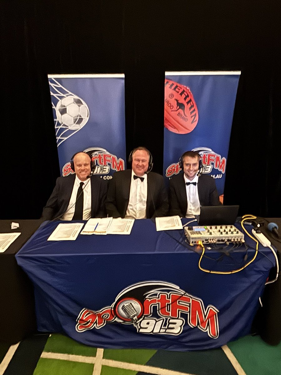 jlandsme_93's tweet photo. Big night at the Sandover Medal last night. Thanks to everyone who listened and contributed to the broadcast. Congratulations to Jake Florenca and Jaime Henry. Grand Final week is always special. Thereβs a few other big WA footy stories coming too π #Sandover #WAFooty https://t.co/flc1l7nZkh