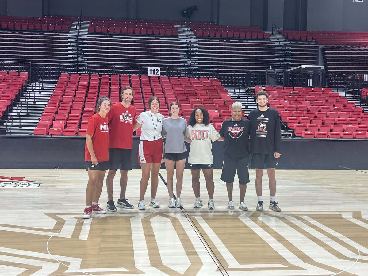 kate_deck's tweet photo. Thank you @Coach_JBrooks and @GoHuskiesWBB for a great unofficial visit!! https://t.co/pmAENrQDjz