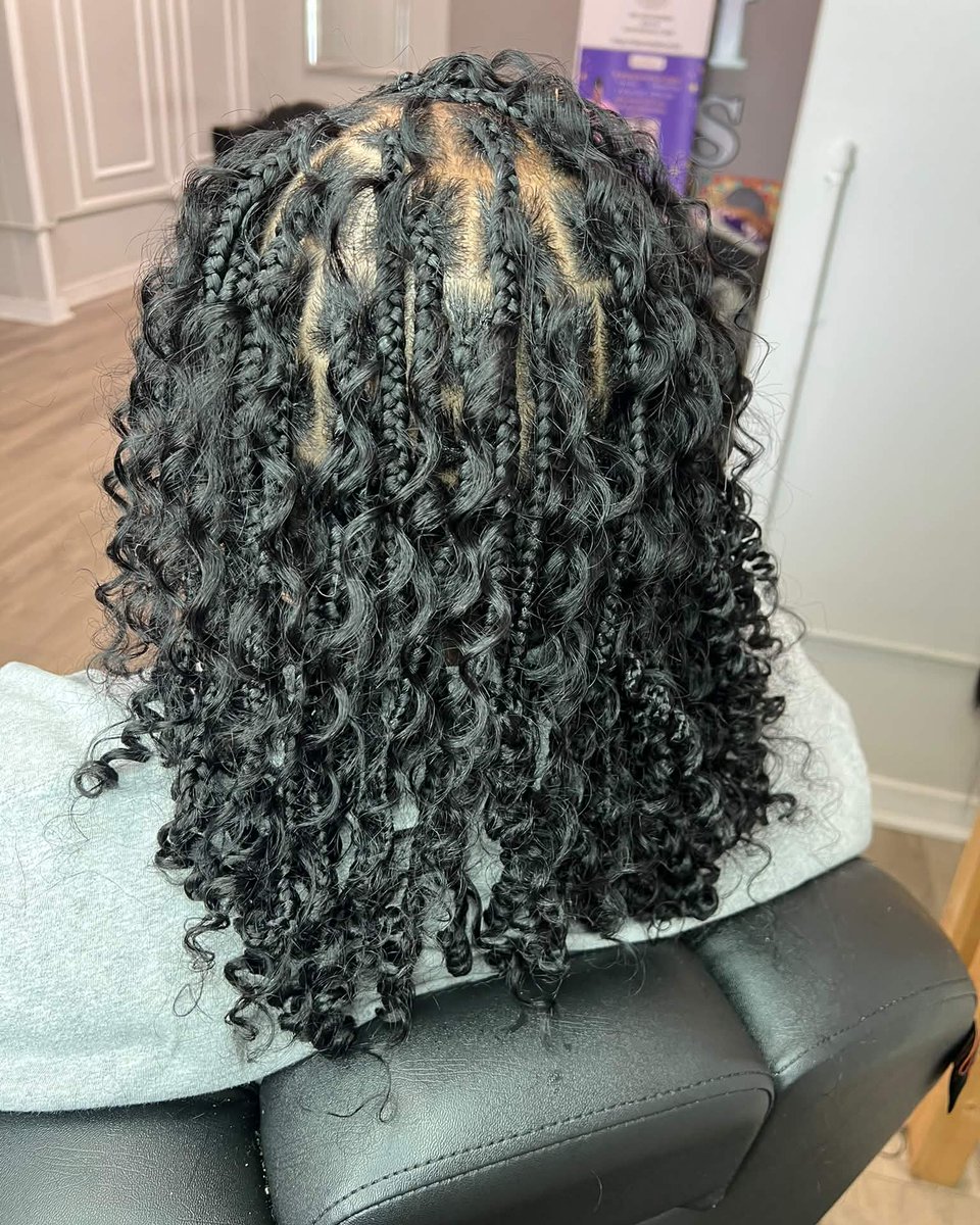 KerryAlhus5296's tweet photo. My client said she want boho but not too much🙃
OAN… I love the fact that I don’t just braid hair. I’m able to identify areas of concern on the scalp, bring awareness to what I see, and help educate my clients so they can make informed decisions https://t.co/HkVzUWEB4h