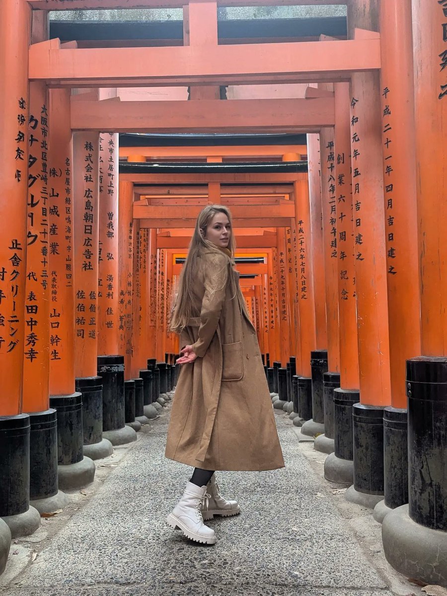 StaceeTebo7k's tweet photo. Everyone knows the red torii gates in Kyoto ⛩️
Yes, it’s crowded at the entrance - but walk a little deeper and it’s worth it. And if crowds aren’t your thing, you can find torii gates in other cities too. I found a quiet one in Tokyo, Ueno: no https://t.co/gyv97jpXzn
