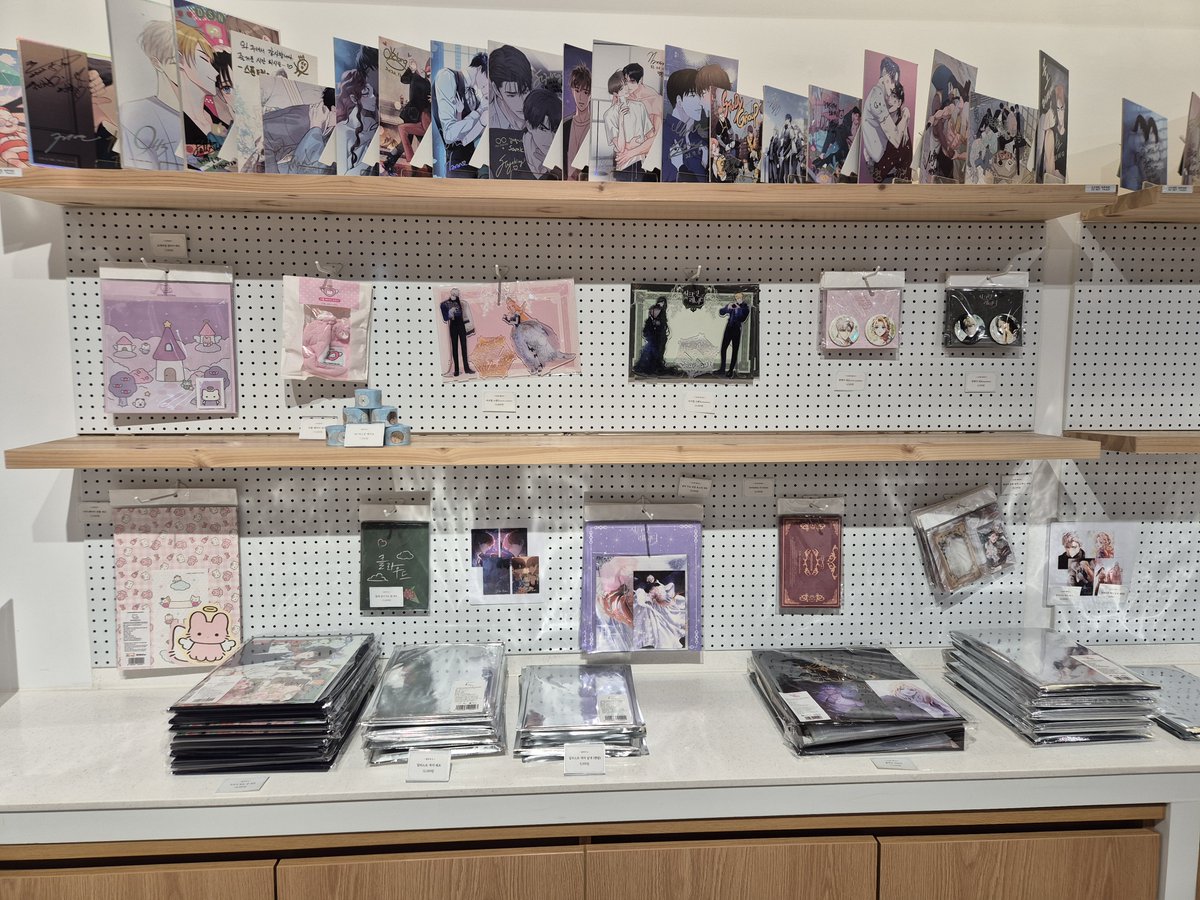 mofun_collabo1's tweet photo. [모펀 콜라보 보유 상품 판매 안내]

콜라보 보유 상품이 홍대 AK PLAZA점에 일부 입고되어
9월 15일(화)부터 보유 상품 소진까지 구매 가능합니다.

이용에 참고 부탁드립니다.
감사합니��. https://t.co/74C6BJH8M0