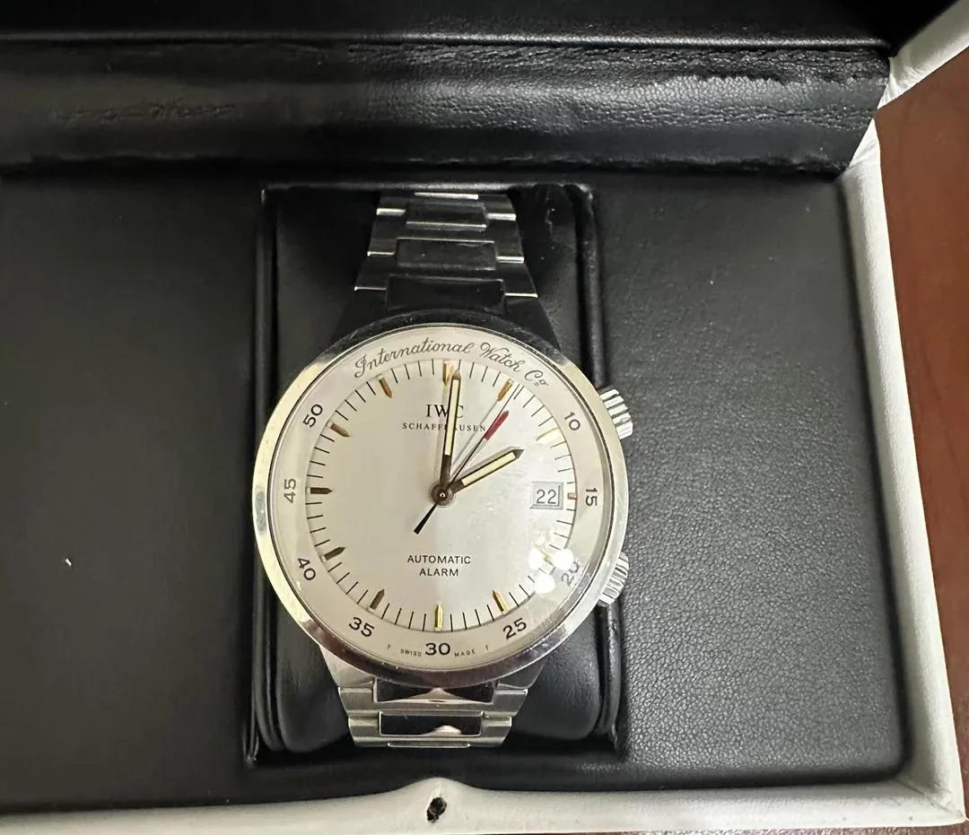 WatchPatrolRF's tweet photo. 🔔 Mechanical alarm in an IWC? The GST Alarm IW3537 brings something you rarely see from Schaffhausen—a proper complication tucked into a sharp steel sports case. #IWC #AlarmWatch #Complication #Xuuz

💰 $3,999 at https://t.co/JDA1oisp9i https://t.co/VM8MXqSqDE