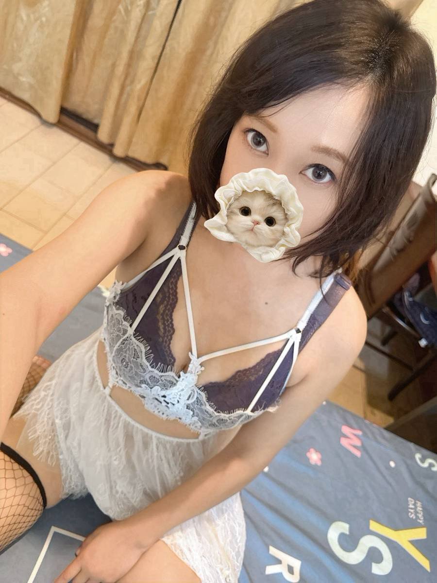 Ruo5fu0's tweet photo. 不要以為只有你們會緊張
我也沒看過你們
甚至連照片可能都沒有
比起你們我更應該緊張吧..
#高雄
#長腿
#護士
#療癒
#治癒
#腿控 https://t.co/j9j6eQBUl0