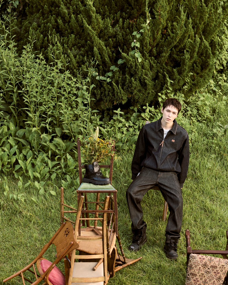 marithe_kr's tweet photo. [MARITHÉ+FRANÇOIS GIRBAUD 2026 F/W CAMPAIGN with VERNON]

’Blue Hour: The 7th Afternoon‘

낮과 밤의 경계가 흐려지고, 세상이 고요해지는 시간.
'블루 아워(Blue Hour)'는 하루 중 가장 차분하고 사적인 감각이 선명해지는 찰나입니다.

버논(VERNON)과 함께한 마리떼프랑소와 저버의 26FW 컬렉션은 숫자 ‘07’에서 시작된 상징적인 시간, '일곱 번째 오후'를 조명합니다.

바쁜 일상의 흐름이 멈추고, 잔잔하게 머무는 빛 아래 비로소 드러나는 인물의 선명한 감정과 자연스러운 태도. 계절이 깃든 나른한 빛과 공기 속, 가장 나답고담백하게 존재하는 버논의순간을 소개합니다.

As the boundary between day and night blurs,
the world gently settles into quietude.
The 'Blue Hour' is a fleeting moment when our calmest,
most private senses shareninto focus.

featureingVERNON, MARITHÉ+FRANÇOIS GIRBAUD
's 26FW Collection higlights'The 7th Afternoon'-a symbolic moment inspired by the number 07.

As the pace of daily life pauses, raw emotions and effortless attitudes emerge under the lingering light. In the languid light and air imbued with the season, discover Vernon’s most authentic and grounded moments.

➰ Available now MARITHÉ+FRANҪOIS GIRBAUD store

https://t.co/zR01y77muq
