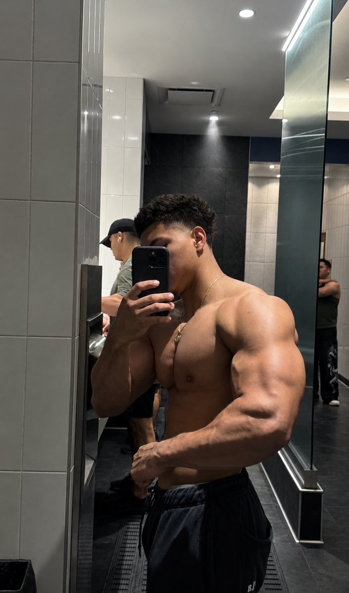jmnz_liftz tweet picture