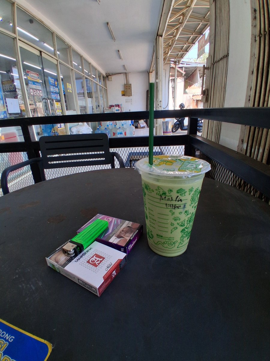 Nankang77's tweet photo. Sarapan matcha https://t.co/X2HgDZAr9D