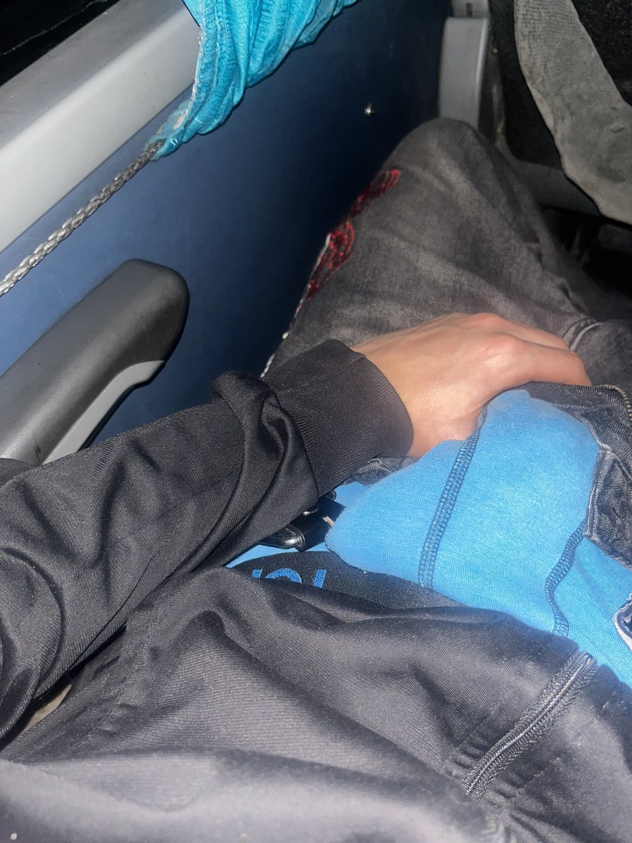 ect4_siis's tweet photo. Con toa la tula para en el bus 😵‍💫 https://t.co/QmHsMXIWBr