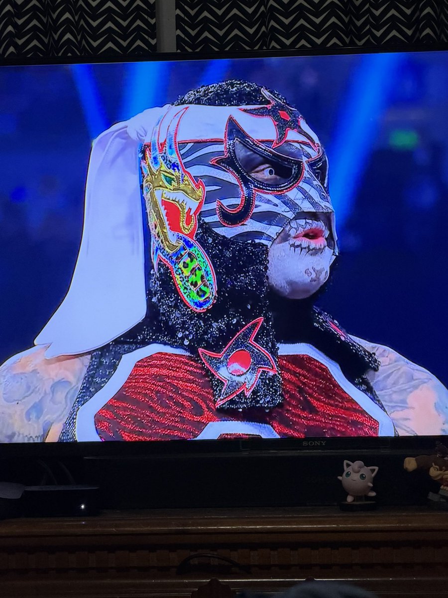 maskedreviewer's tweet photo. From wrestling in bum fuck Louisiana against Steve Anthony to fighting Roman reigns for the world title on raw. So incredibly happy for @PENTAELZEROM https://t.co/C4YygsC9k7
