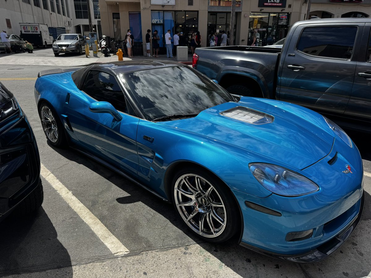 prado_enjoyer's tweet photo. idgaf about c8 lap times or boomers drooling over split windows or whatever doug demuro says. this is peak vette. https://t.co/jRGammPgTK