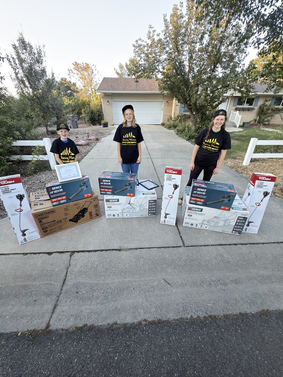 iamrodneysmith's tweet photo. Family, please help me congratulate Abigail ,Becky & Peter of South Jordan, UT , on completing our 50 Yard Challenge! Abigail ,Becky & Peter  mowed 50 free lawns for the elderly, people with disabilities, single parents, and veterans in their  community. What an incredible accomplishment and a great example of giving back! * families with 3 or more kids are required 100 lawns. They mowed 100.
