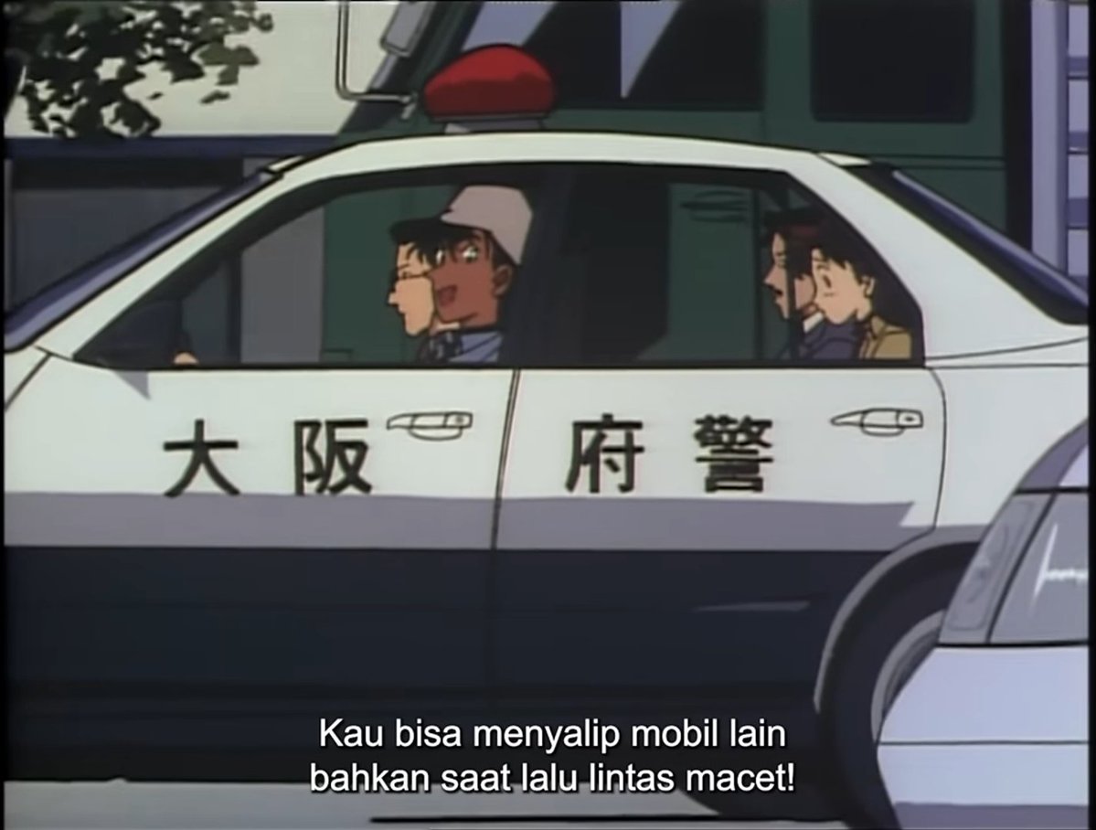 froznbutterfly's tweet photo. temen temen, ini namanya praktek nepotisme ya, jangan dicontoh ini si nepo baby gtm heiji hattori ckckck. masa pake mobil polisi (karena bapaknya kapolda) biar bisa nyalip macet pas bawa temennya berkeliling kota??? kalo papasan sm dia begini di jalan, halangin aja gengs gpp https://t.co/UPlodi0BkL