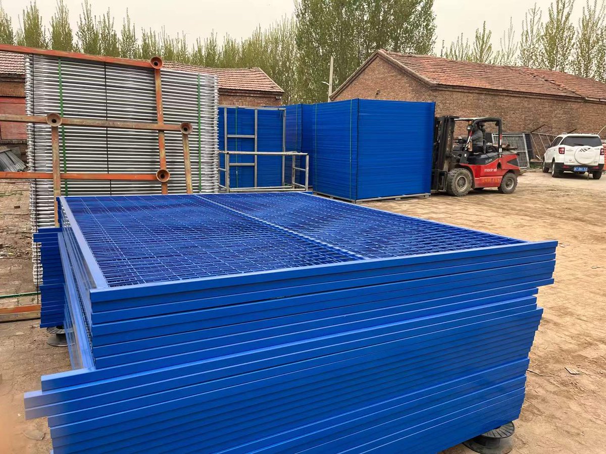 wiremeshshop's tweet photo. 🚧 Need a boundary that moves with your project?

Temporary fencing offers a practical solution for construction sites, events, road works, and temporary work areas.

Set it up. Move it. Use it again.

#TemporaryFence #TemporaryFencing #Construction #SiteSafety https://t.co/HGM919nWso