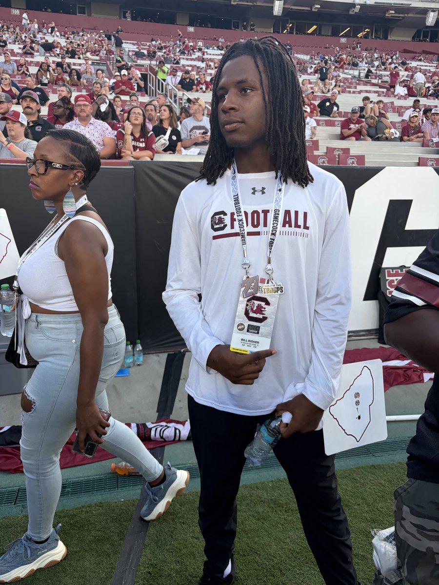 JayvinRisher's tweet photo. Great gameday visit @GamecockFB. Thanks @dru_lindler @JeremiahSmithSC and @GCockRecruiting staff for the love. Always a good vibe at Willy B🤙🏾 @CoachClaytonW @Coach_TMoney @Americanfbcamp @sneed_jaylen @247Sports @HHIHS_football https://t.co/reyOxFoqBn