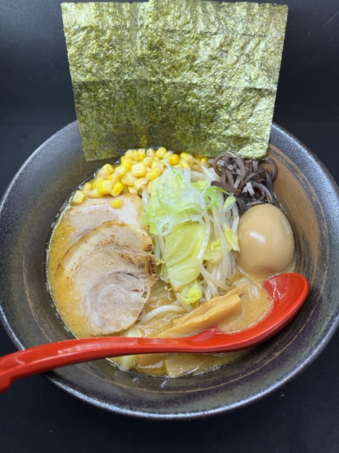 ramen10miya's tweet photo. 週末も通常営業♪  
今週末は
新宿十二社熊野神社例大祭（9/19・9/20）

味噌らーめん十味や
10：30～22：00まで営業中

 お近くにお越しの際は
 味噌ラーメン十味やへ
https://t.co/Egcn4kYP5t https://t.co/3u6Md4JDwA https://t.co/RyeI8N6obz