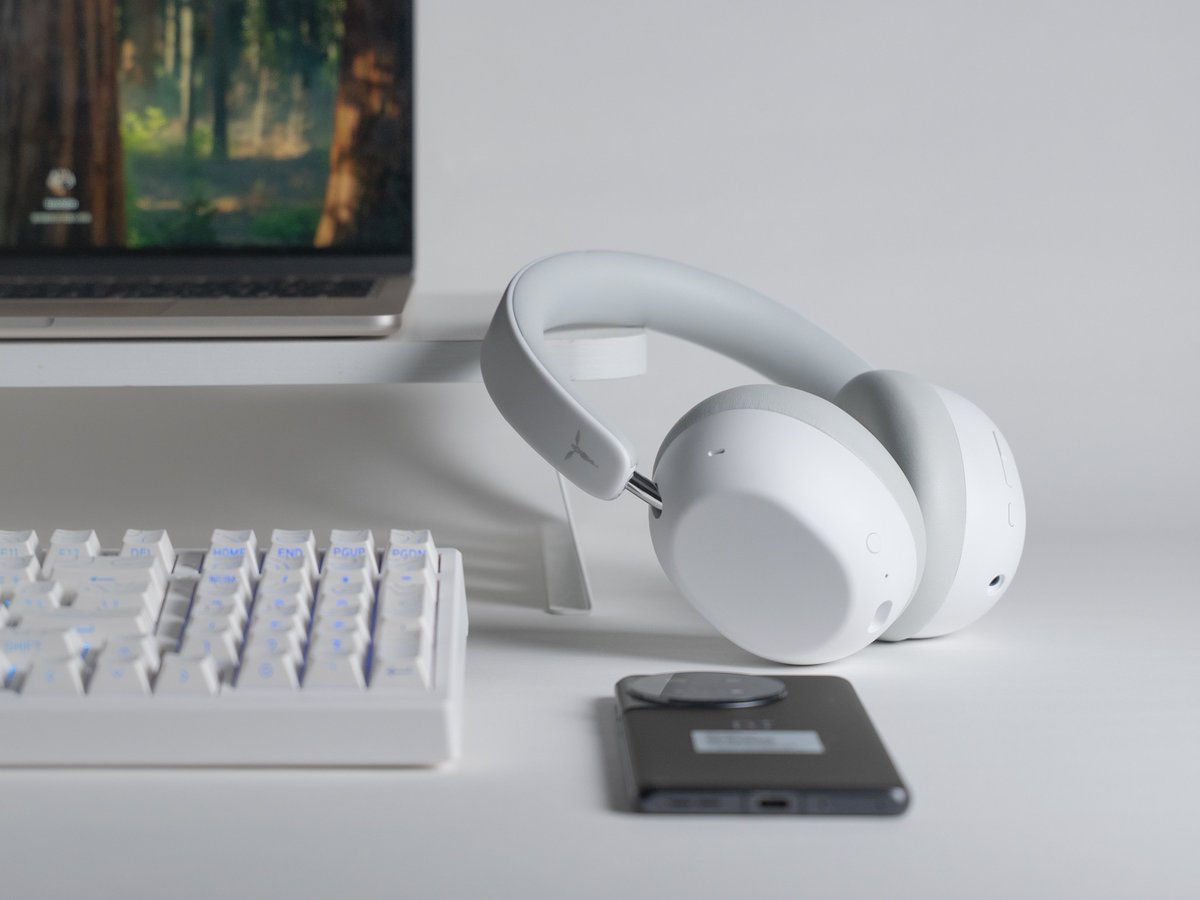 TANCHJIM_CN's tweet photo. Today's Office Essential: RITA🎧

Block out the noise. Lock in your focus.

Sleek. Comfy. Excellent sound. The RITA over-ear headphones are the desk upgrade your workday needs.

#TANCHJIM #RITA #OfficeEssentials #DeskSetup #OfficeTech https://t.co/VB3NMeAkqm