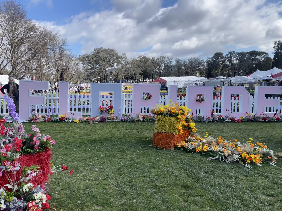 FrancesBiophys's tweet photo. Spring in Canberra and time to pop into Floriade @floriadeaust at Commonwealth Park before the start of this year's Australian Academy of Science @Science_Academy, Science at the Shine Dome https://t.co/n8K98hPAZi https://t.co/b3Y3DebAo3