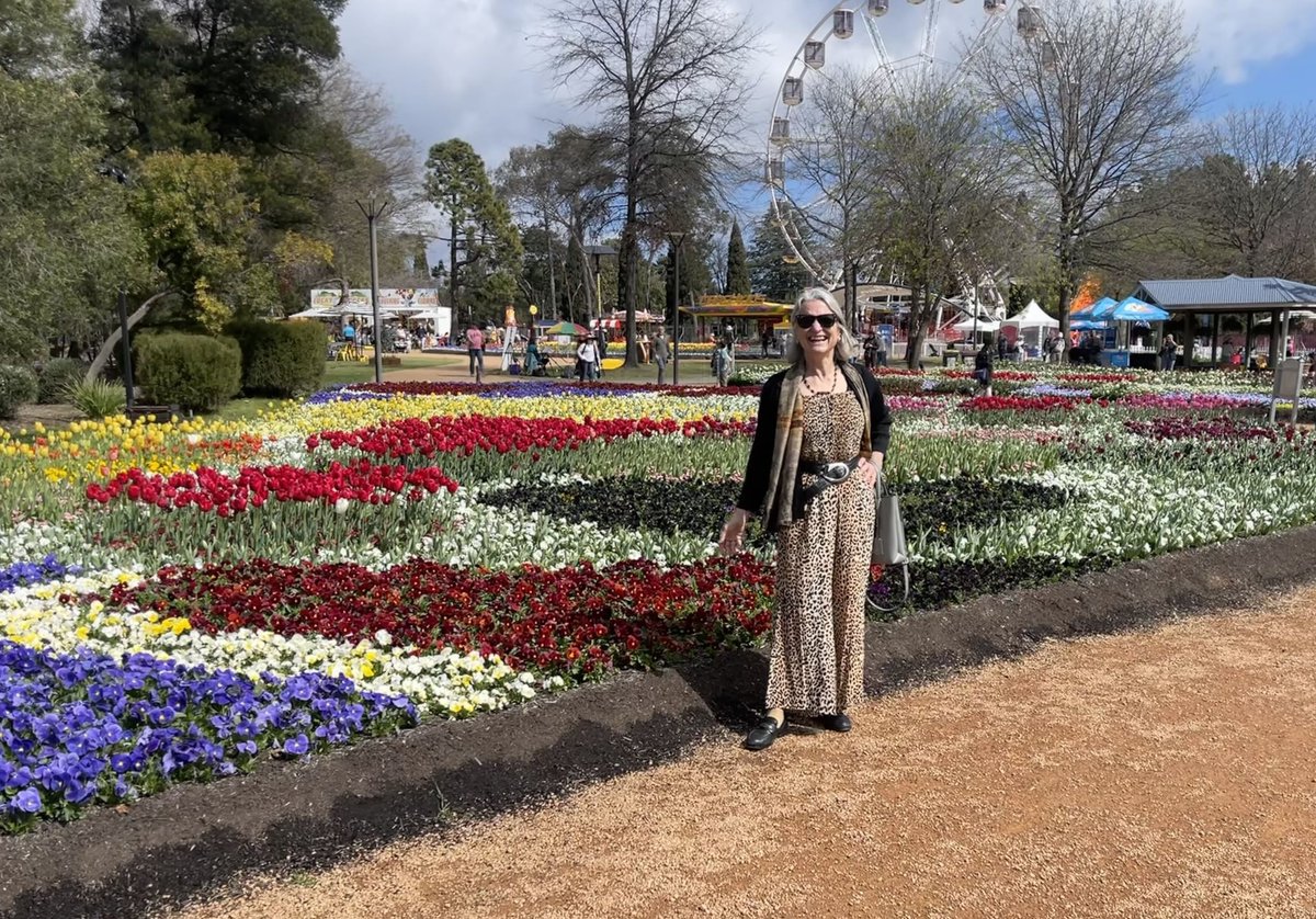 FrancesBiophys's tweet photo. Spring in Canberra and time to pop into Floriade @floriadeaust at Commonwealth Park before the start of this year's Australian Academy of Science @Science_Academy, Science at the Shine Dome https://t.co/n8K98hPAZi https://t.co/b3Y3DebAo3