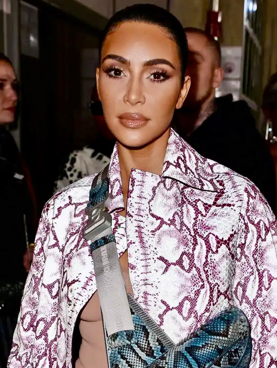 CharlottSchs's tweet photo. 🐍Skin On Skin🐍
Kim K (2019) https://t.co/T1Mcj5aRtF