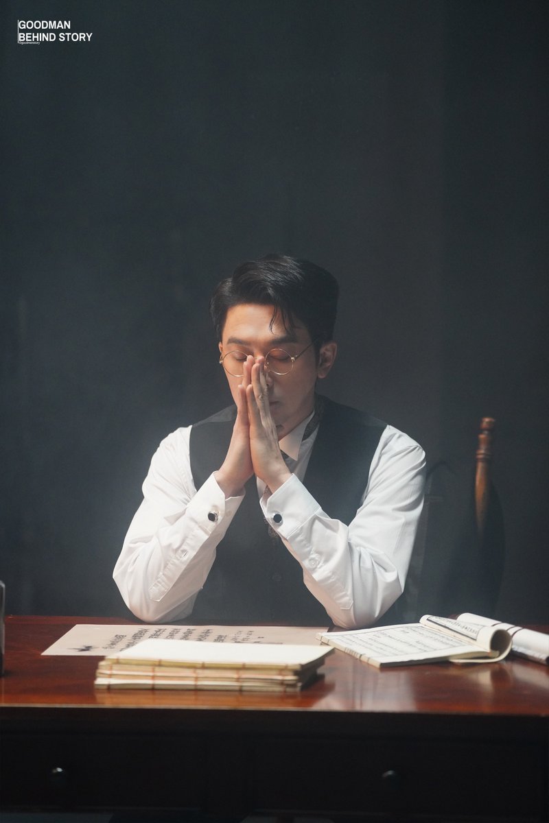 goodmanstoryent's tweet photo. [#강필석 #KANGPILSUK]
뮤지컬 <곤 투모로우> 프로필 촬영 현장 Behind Photo 대공개 📸✨

실패 뒤에도 조선의 미래를 포기하지 않는 '김옥균'으로 분한 필석 배우 💫
필석 옥균과 함께 작품 속으로 빠져볼 준비가 되었다면!

오는 11월 29일까지 홍익대 대학로 아트센터 대극장에서 만나요 🙌🏻 https://t.co/zqP5CBNDv9