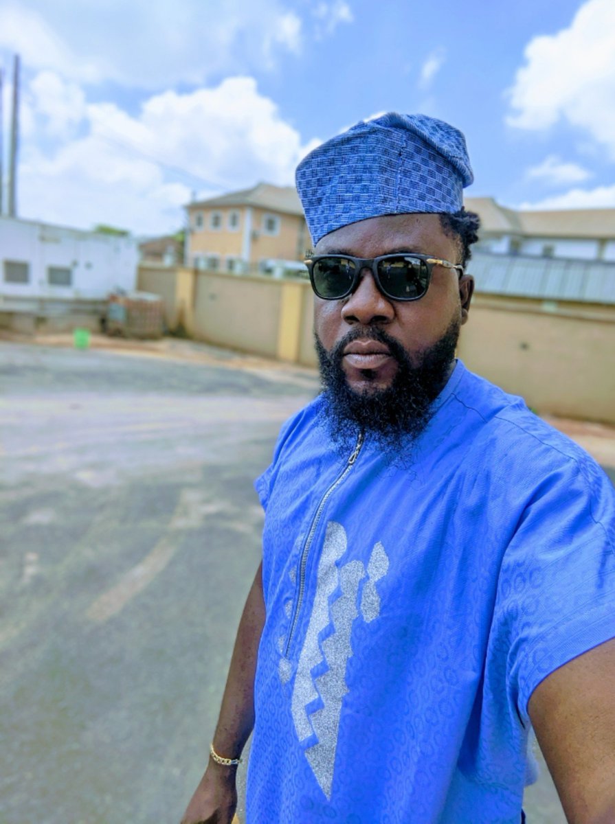 seunfowowe's tweet photo. I no go mount ontop Peter Obi matter ke.

Although as a last born, I was unable to convince the members of my family because the last born's opinion is never regarded in a Yoruba home, they'd say "Ojo wo lo bi e" but I refuse to be gaslighted.

Nigeria will be OK ✌️ https://t.co/K05kjwW6iD