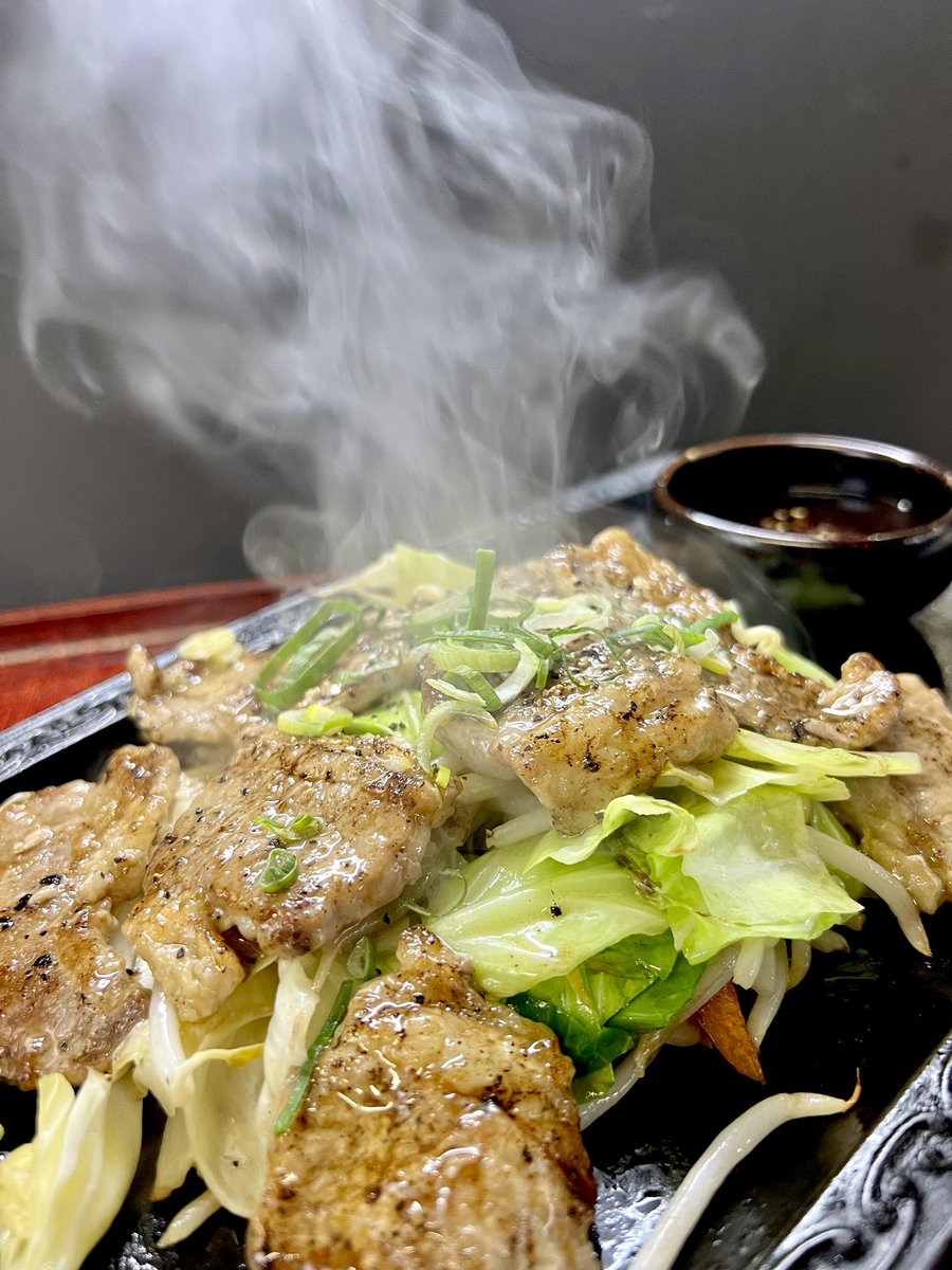 sunmorinaga's tweet photo. お肉は150gとボリュームも満点💯

焼肉鉄板焼きセットです🥩🔥

ジュージュー音と香りがそそる食欲😊

ランチや夕食にいかがですか👨‍🍳

詳しい店舗情報は下記のリンクからご覧いただけます😃

https://t.co/Q1kCPmJLa1

#佐賀県 #多久市 https://t.co/JJZUj0mA35