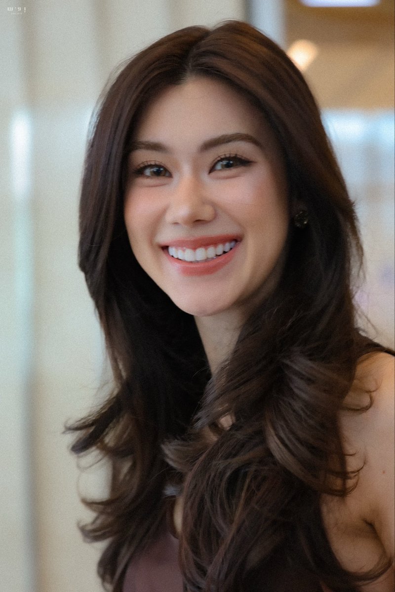lscharchives's tweet photo. this hairstyle suits her 🤎

#lalinalena #ลีน่าลลินา https://t.co/81N3FEl1xX