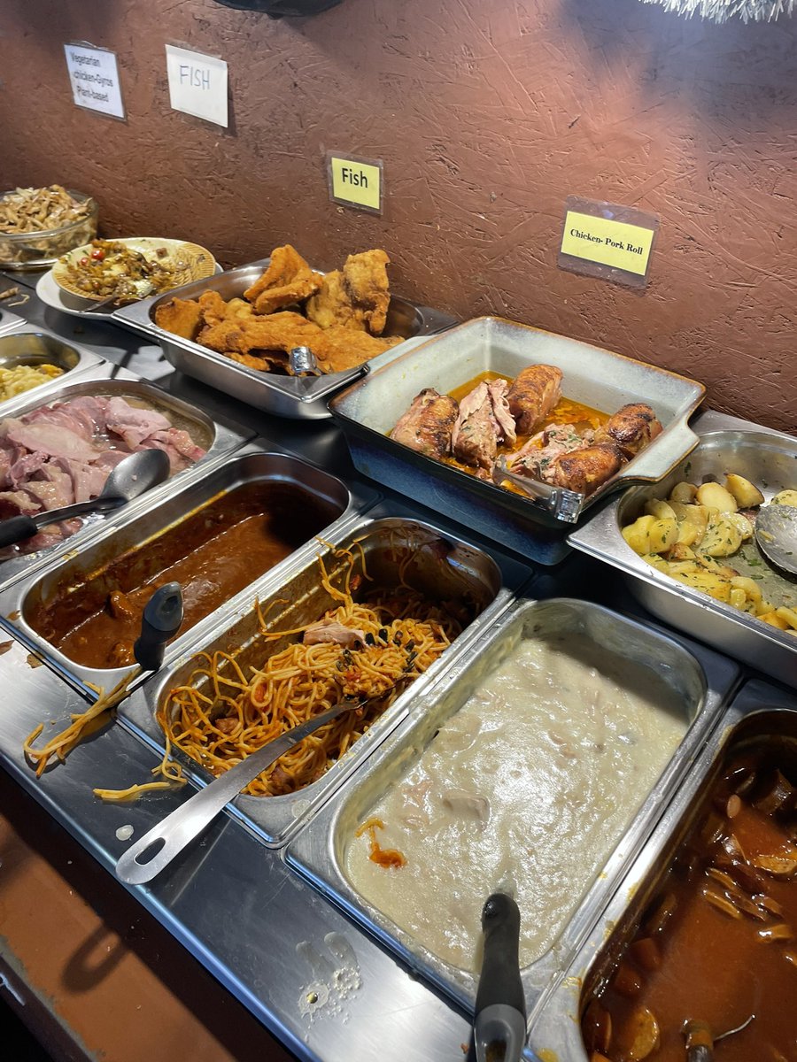 yubilip_'s tweet photo. ไปเชียงใหม่โปรดไปทาน Auf de au german garden buffet  มีรอบเที่ยงกับเย็นหัวละ250บาทไม่จำกัดเวลา รอบเย็น 300บาทมีขาหมูเยอรมันด้วย เมนูเยอะจนจุก ใครชอบไส้กรอกเค็มๆลองเห๊อะ นี่เห็นรีวิวปุ๊บจองตั๋วเลยอ่ะ คุ้มจริง หายอยากเลย🤤 https://t.co/8IruyFLD9M