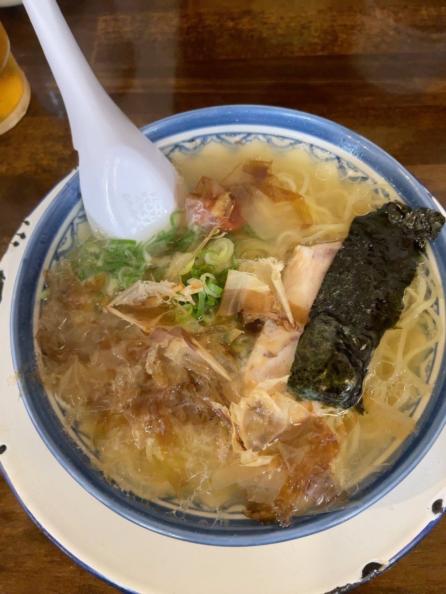 hi_sai_'s tweet photo. #あっさりラーメン���#塩ラーメンに鰹節と梅トッピング　#超あっさり　#塩感無し(@ 博多ラーメンしばらく祇園店 in 福岡市, Fukuoka) https://t.co/F4EDXJtugT