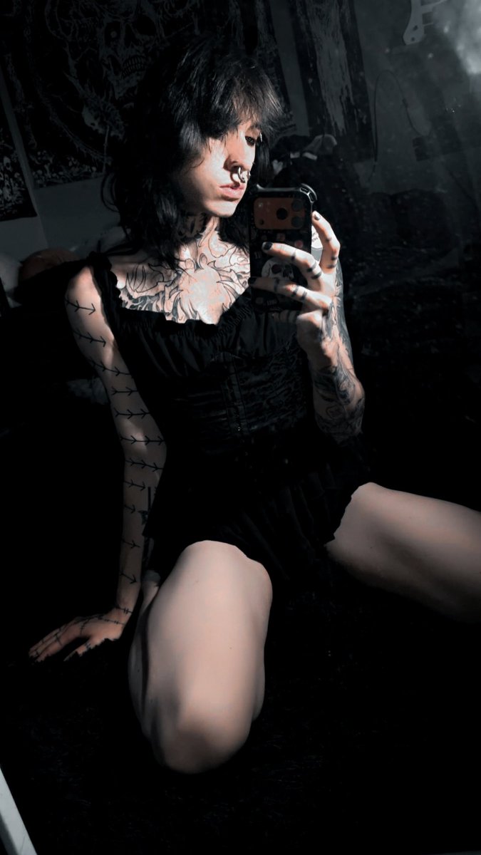 thebakingvamp's tweet photo. Welcome to my corner of the galaxy!

About me 💫
-18 + MDNI
-switch 
-puppy boy🐾
-cosplays 🎭
-cooking🍝
-gaming 

↻ And ❤︎ to be moots ✨ https://t.co/OawFYhHmma
