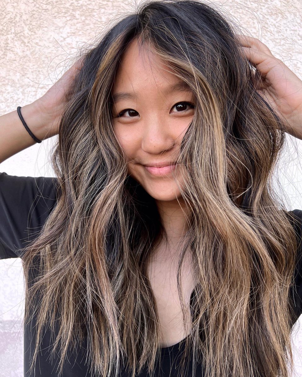 Concepcionaodu's tweet photo. ☼ brunette next door kinda vibes | low maintenance + effortless

ㅤㅤx if you’re looking for a hairstylist specializing in low maintenance lived in blonde hair &amp; you’re located in Northern Utah fill out my NEW CLIENT FORM LINKED IN MY BIO 🖤
ㅤ https://t.co/xRYNktHjWg