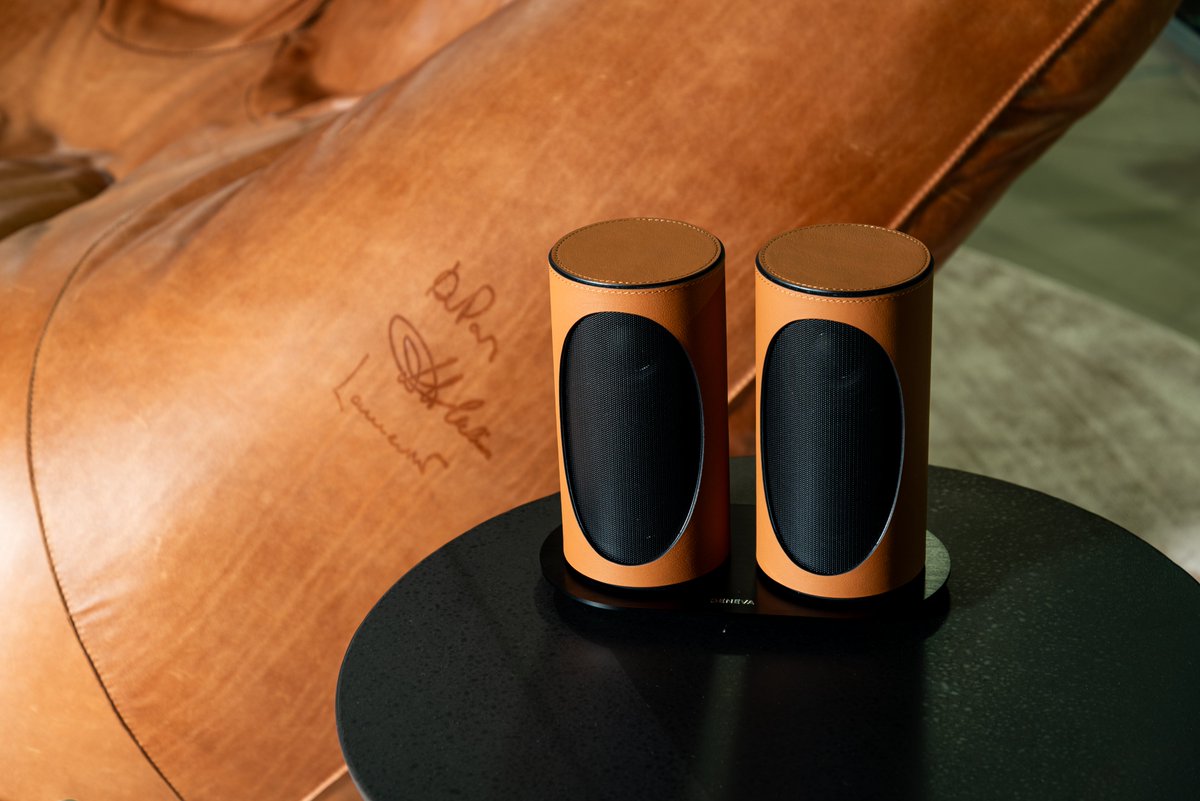 NAVYS_inc's tweet photo. 2台だからこそ生まれる、豊かな音の広がり。

GENEVA「DUO」は、シンプルな佇まいに
本格的なステレオサウンドを備えたスピーカー。
音楽とインテリアが自然に調和する、
心地よい空間をつくります。

#GENEVA #DUO #インテリアオーディオ ＃navys https://t.co/EQTUL9Fa8t