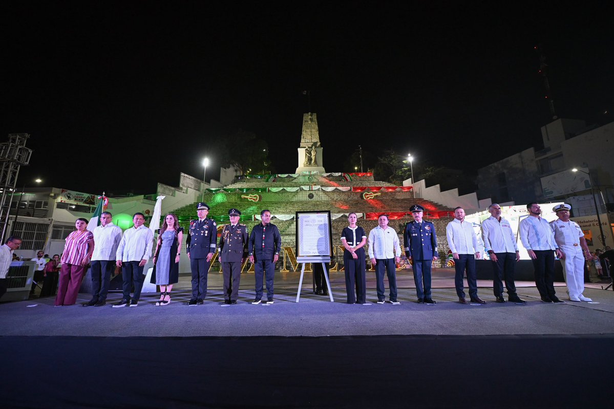 ramirezlalo_'s tweet photo. Desde el Parque Bicentenario, en Tuxtla Gutiérrez, encabezamos la ceremonia conmemorativa por el 202 Aniversario de la Federación de Chiapas a México.

Con este acto cívico reafirmamos nuestro orgullo, nuestra identidad como mexicanos y chiapanecos de corazón.

Hace 202 años, Chiapas decidió libremente unirse a México, una decisión histórica que nos dio patria. Hoy, honramos esa determinación con unidad y compromiso por el bienestar y la prosperidad de nuestro estado.