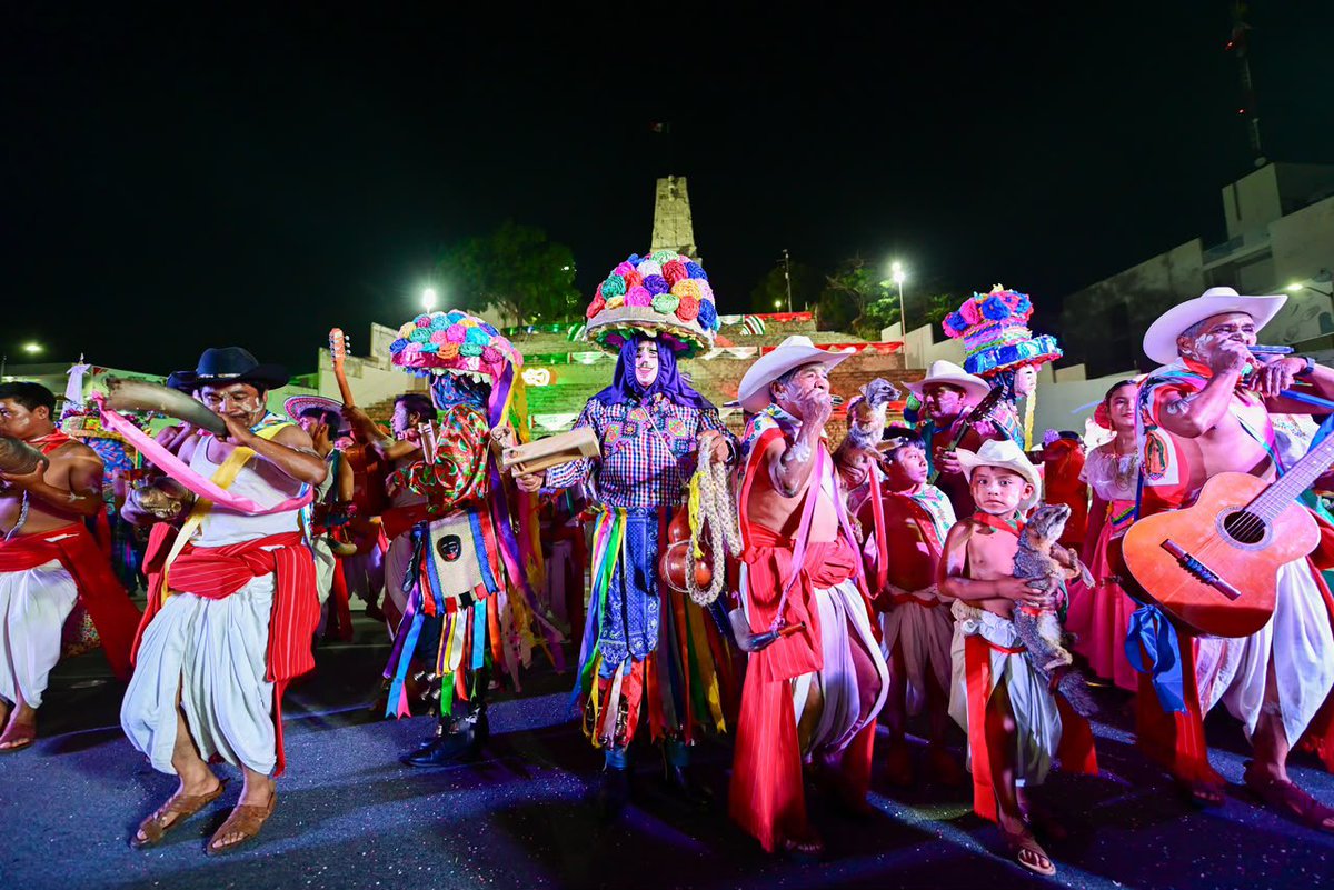 ramirezlalo_'s tweet photo. Desde el Parque Bicentenario, en Tuxtla Gutiérrez, encabezamos la ceremonia conmemorativa por el 202 Aniversario de la Federación de Chiapas a México.

Con este acto cívico reafirmamos nuestro orgullo, nuestra identidad como mexicanos y chiapanecos de corazón.

Hace 202 años, Chiapas decidió libremente unirse a México, una decisión histórica que nos dio patria. Hoy, honramos esa determinación con unidad y compromiso por el bienestar y la prosperidad de nuestro estado.