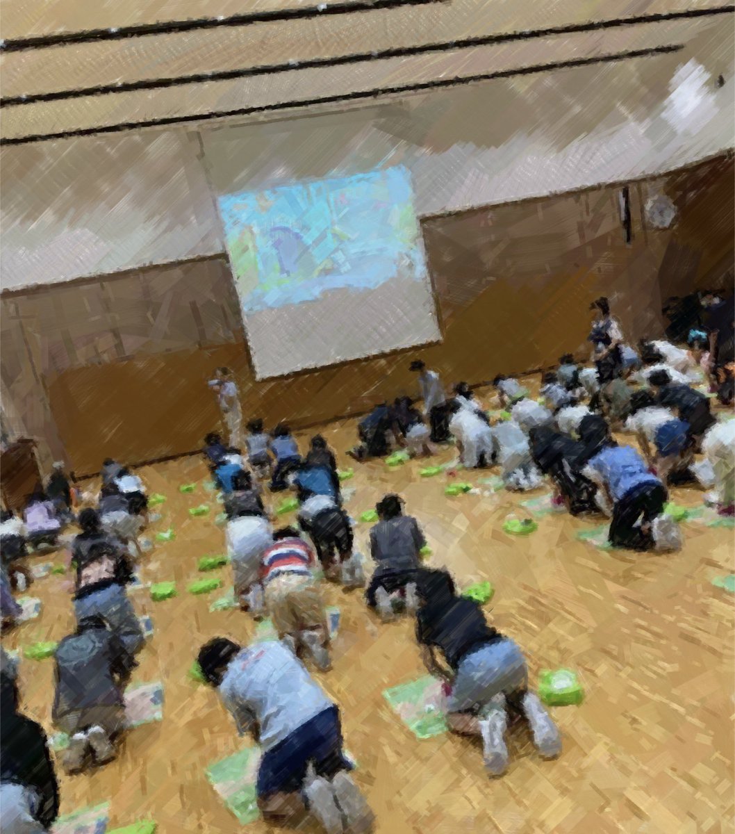akasakaes's tweet photo. 6年生 push講習

6年生対象に、救命講習を行いました。胸骨圧迫やAEDの使い方を学びました。 https://t.co/3JjNrE9u4O