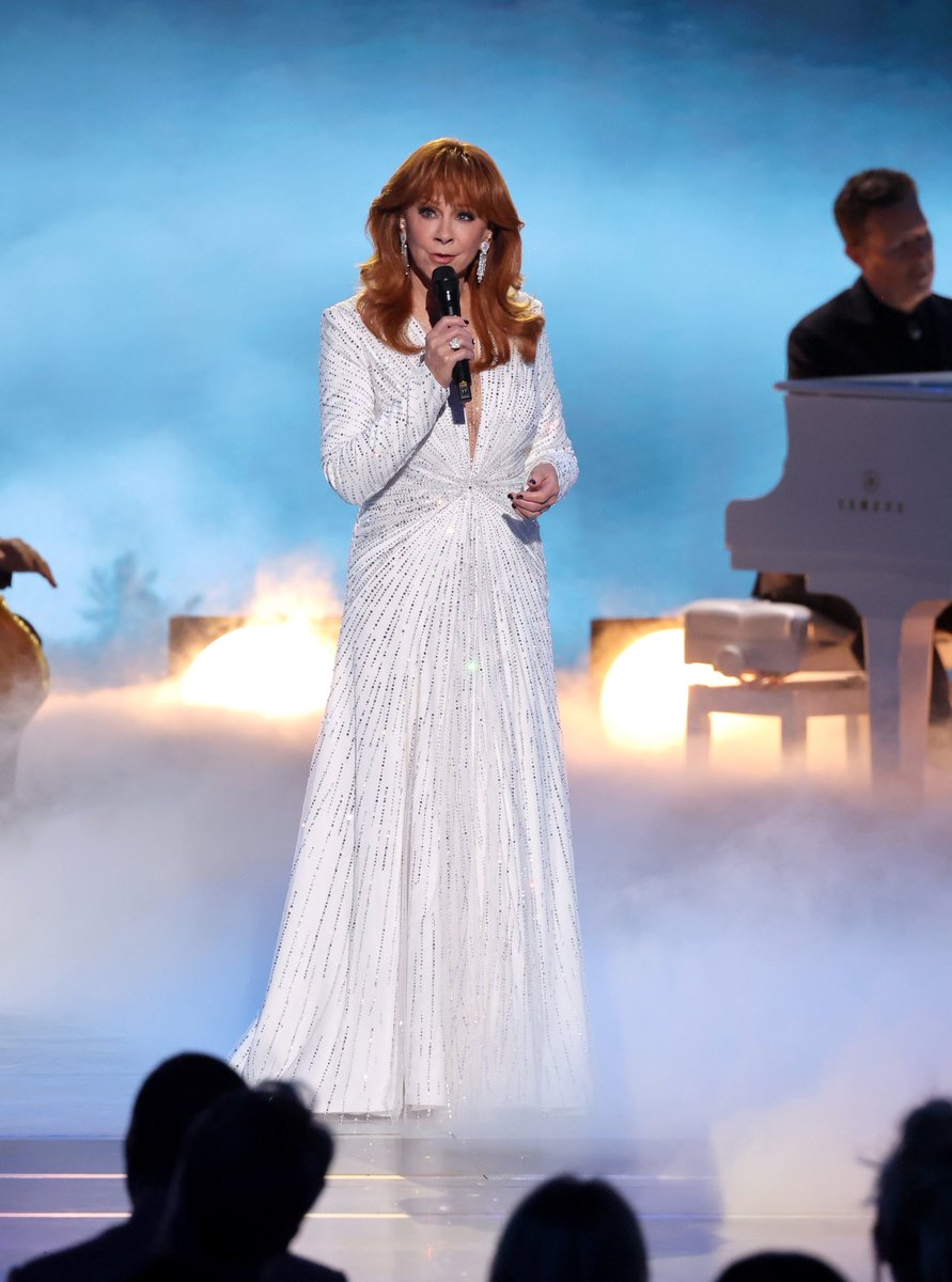 reba's tweet photo. I will always love and miss you, Dolly. 
What an honor to celebrate @DollyParton tonight.
@TelevisionAcad #EMMYs

📸: Trae Patton/NBC via Getty Images https://t.co/NCEH1sY0bm