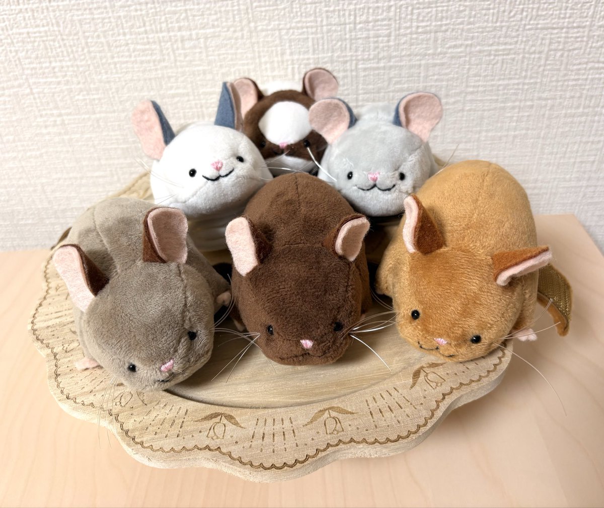 deguchiki's tweet photo. げっ歯類のデグーのグッズを作っています🐭
新作で一緒におでかけできるデグーのぬいぐるみを作りました！

出店予定
9/21(月・祝) げっしの杜(場所：兎の杜様/大阪・中崎町)

@Lupopo_cafe  様素敵な企画ありがとうございます🌸 https://t.co/CV9h6tXcvJ