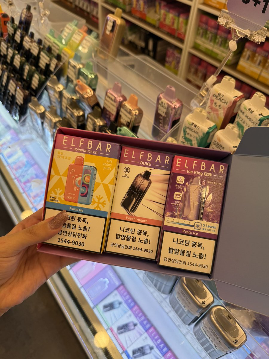 mochi_mochi_kr's tweet photo. 韓国でみんな買ってるELFBAR🤍
明洞に公式ショップがあって、イベントもやってたから安く買えたー!
日本配送サービスもあるみたい✈️
#明洞 #malone #crosin #icekingpro https://t.co/cPCcysjoF4