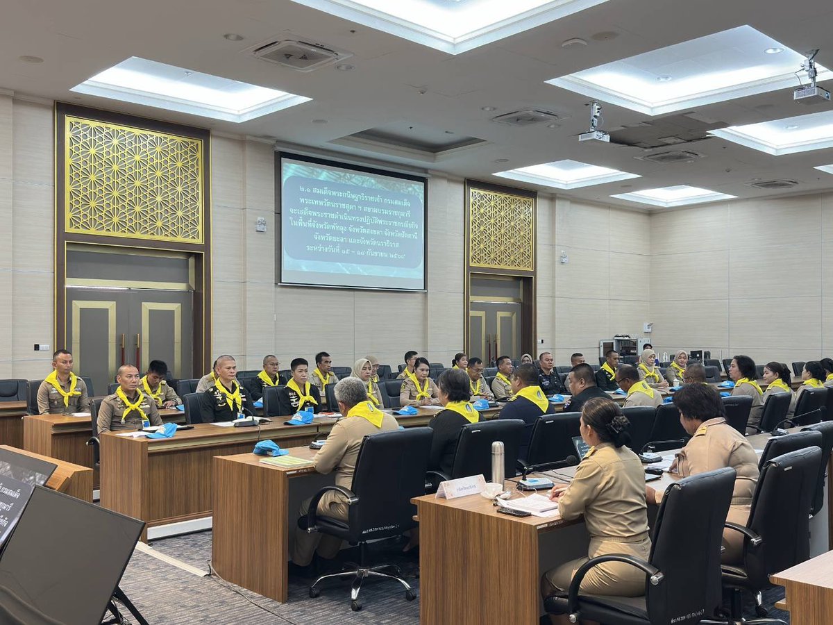 army15102's tweet photo. 🇹🇭 ร.151 พัน.2🇹🇭
✨ประชุมจิตอาสา 904 เตรียมความพร้อม วางแนวทางปฏิบัติภารกิจรับเสด็จฯ ✨

⏩ เมื่อวันที่ 14 ก.ย.69 เวลา 1000  พ.ท.ปัญญา ไชยชนะ ผบ.ร.151 พัน.2 มอบหมายให้ ร.อ.เกรียงไกร ศรีพระจันทร์ ฝอ.5 ร.151 พัน.2/จิตอาสา 904 หลักสูตรพื้นฐาน (ภาค 4 ) รุ่นที่ 4/67 รหัส 4-4ก011 https://t.co/3ihHqicf8p