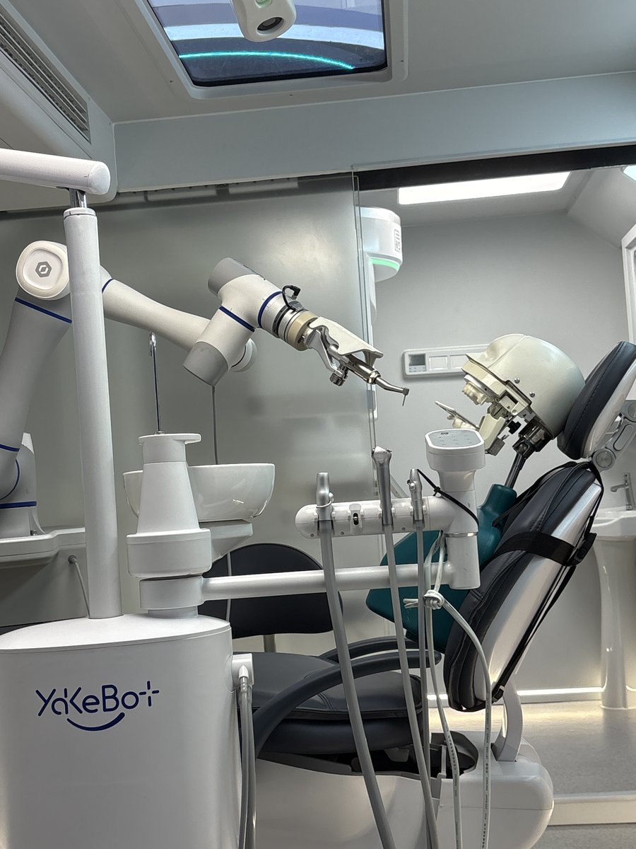 TWJackstone's tweet photo. Went to CIFTIS in Beijing this week. Everything AI/Robotic/Automated this year. Affordable Dentistry: Who thinks this will be 'the norm' in 10 years time? https://t.co/rQSmuiImtI