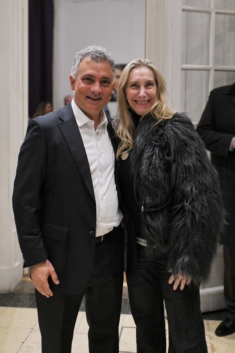SPareja_'s tweet photo. Fue un honor recibir en la sede de La Libertad Avanza PBA a los diputados nacionales del espacio, a @MenemMartin y al Jefe, @KarinaMileiOk.

Después de reunirnos con @JMilei, compartimos este encuentro con la enorme responsabilidad de estar a la altura de la oportunidad histórica que tenemos. Nuestro país exige reformas profundas y tenemos un Presidente decidido a llevarlas adelante. Vamos a acompañar cada una de ellas y a seguir trabajando para que Javier Milei sea reelecto en 2027.

Tenemos mucho por hacer y, particularmente, la tarea fundamental de liberar la Provincia de Buenos Aires.