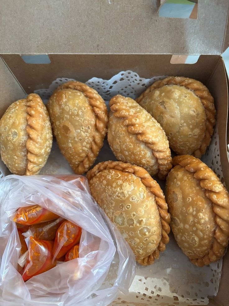 juyeosi's tweet photo. lebih suka cireng atau pastel? https://t.co/cbt4VBM9CO