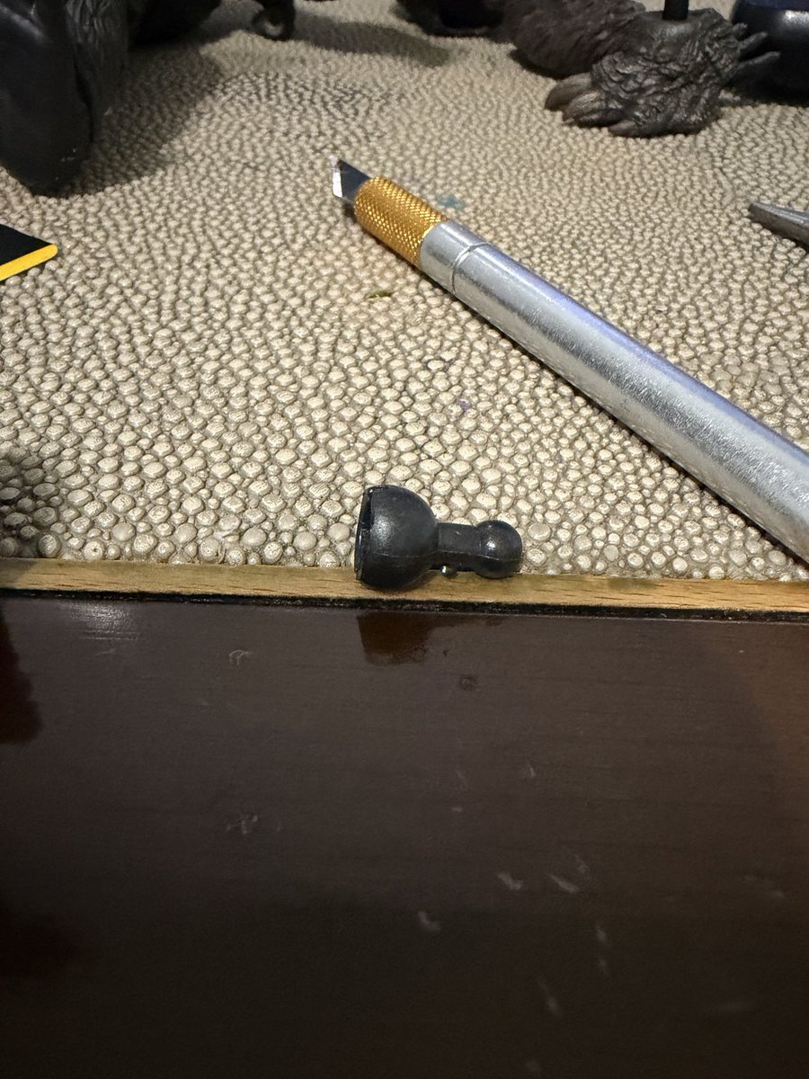Baltonimo3256's tweet photo. I need help. I���m looking to add this joint to either the leg socket or the ankle socket to make heat ray evolved taller. You got any tips
#hiyatoys #godzilla https://t.co/54KI0QHGCv