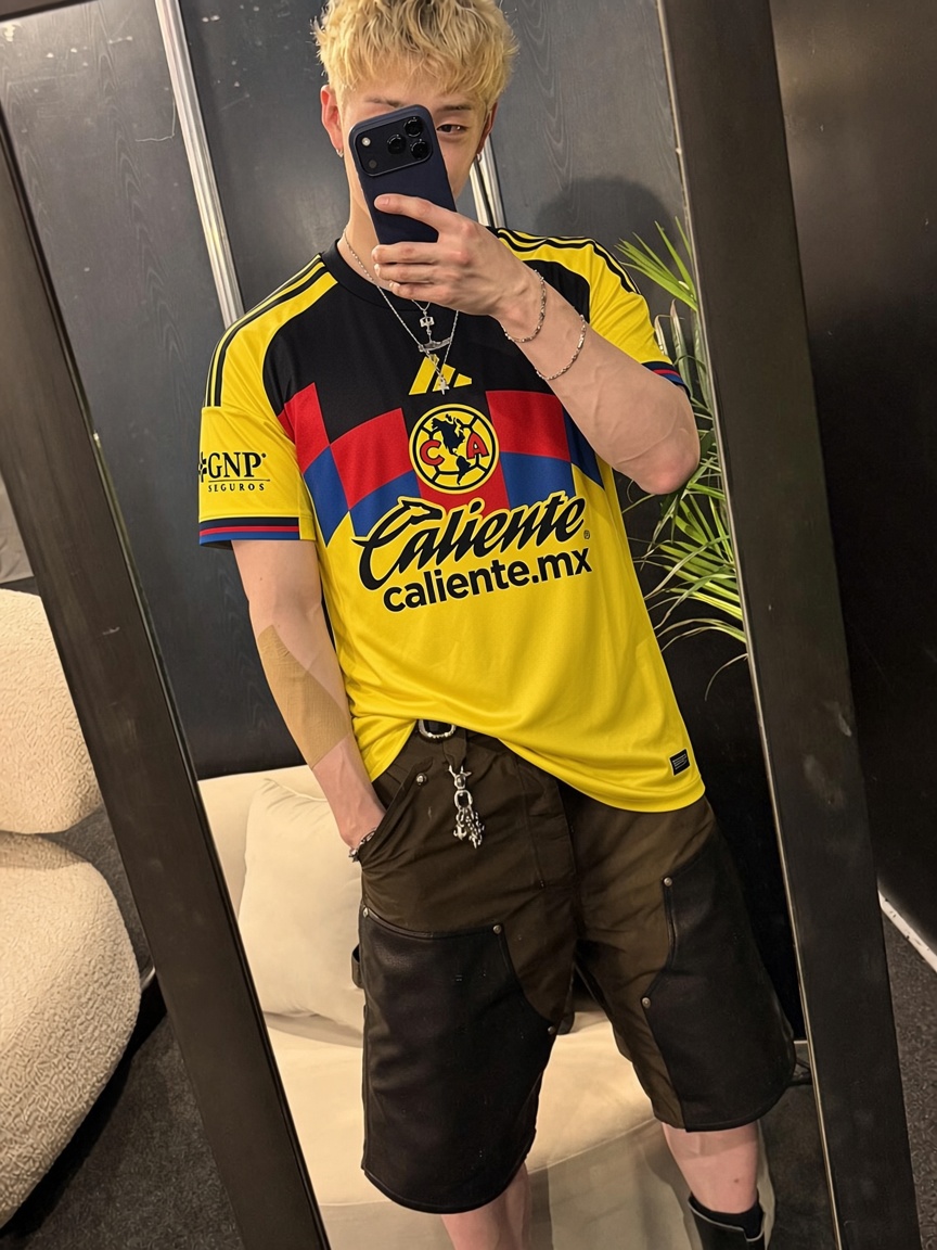 mnivalsita's tweet photo. está le queda mejor 🦅💛💙 https://t.co/Ehc00ot47P